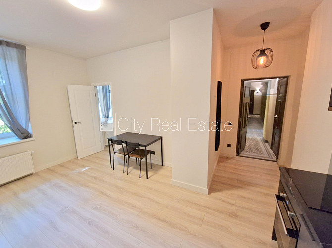 Фасадный дом, реновированный дом, закрытый двор, вход с улицы, лифт, лестничная Рига - изображение 12