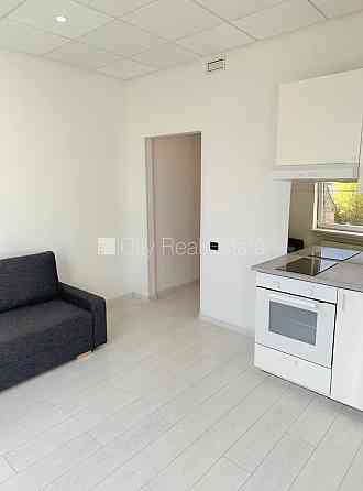 Фасадный дом, реновированный дом, закрытый двор, территория обнесена забором, Рига