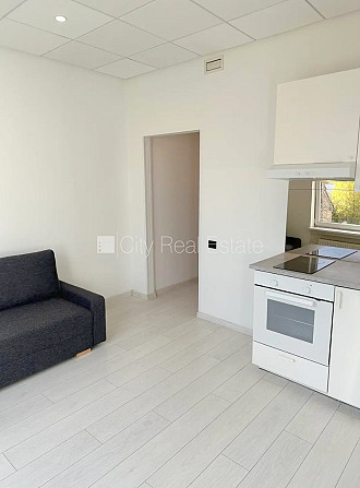 Фасадный дом, реновированный дом, закрытый двор, территория обнесена забором, Рига - изображение 5