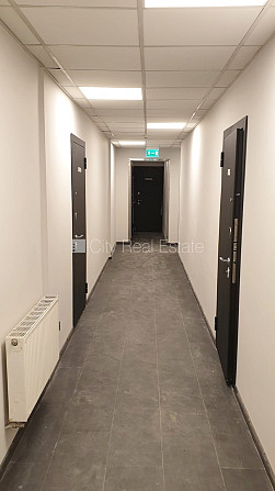 Фасадный дом, реновированный дом, закрытый двор, территория обнесена забором, Рига - изображение 10