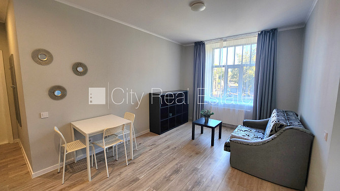 Fasādes māja, istabas izolētas 3 gab., studio tipa, virtuve apvienota ar viesistabu, augstie Rīga - foto 6