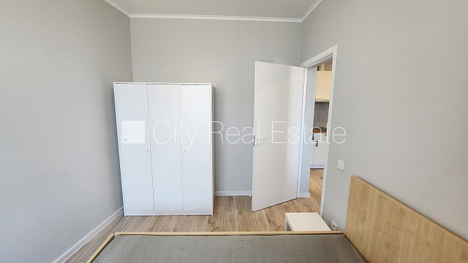 Fasādes māja, istabas izolētas 3 gab., studio tipa, virtuve apvienota ar viesistabu, augstie Rīga - foto 14