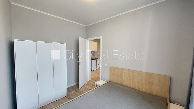 Fasādes māja, istabas izolētas 3 gab., studio tipa, virtuve apvienota ar viesistabu, augstie Rīga - foto 11