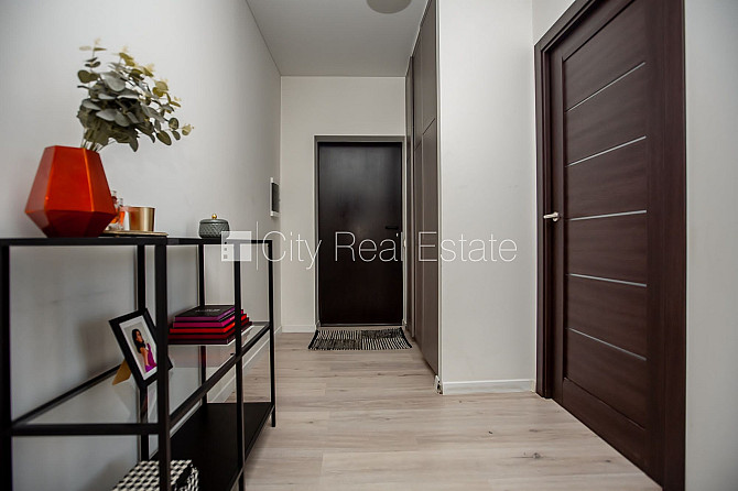 Новостройка, фасадный дом, закрытый двор, место для машины, вход со двора, Рига - изображение 7