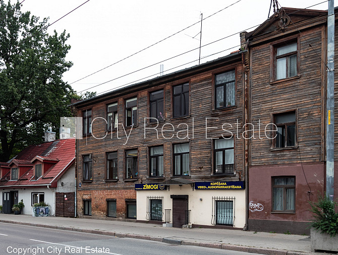 Фасадный дом, фасад с деревянной отделкой, место для машины, вход со двора, окна Рига - изображение 3