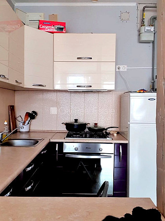 Фасадный дом, фасад с деревянной отделкой, место для машины, вход со двора, окна Рига - изображение 9