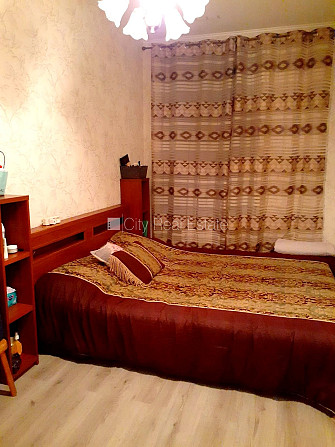 Фасадный дом, фасад с деревянной отделкой, место для машины, вход со двора, окна Рига - изображение 7