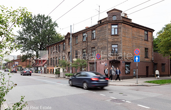 Фасадный дом, фасад с деревянной отделкой, место для машины, вход со двора, окна Рига - изображение 2