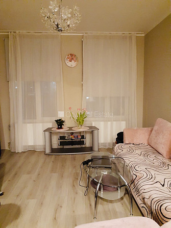 Фасадный дом, фасад с деревянной отделкой, место для машины, вход со двора, окна Рига - изображение 1