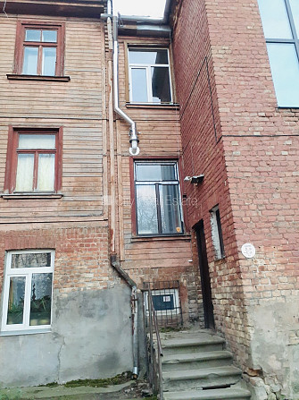 Фасадный дом, фасад с деревянной отделкой, место для машины, вход со двора, окна Рига - изображение 10