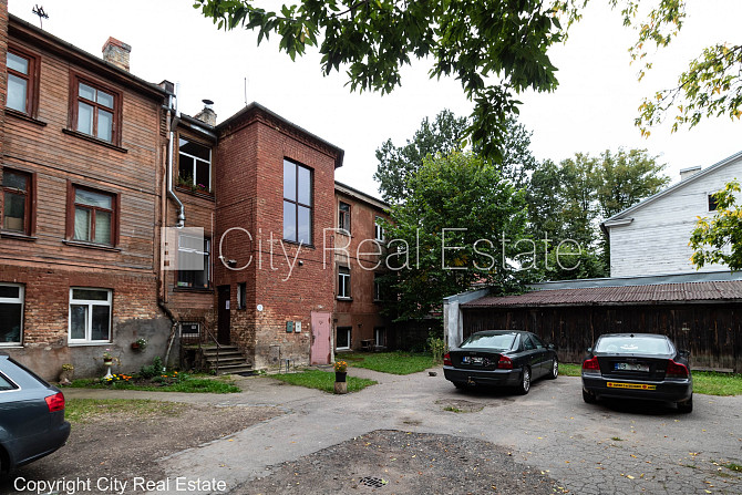 Фасадный дом, фасад с деревянной отделкой, место для машины, вход со двора, окна Рига - изображение 20