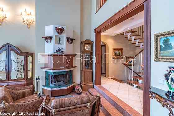 Частный дом, подъездная дорога покрыта брущаткoй, автоматическая система полива Рига