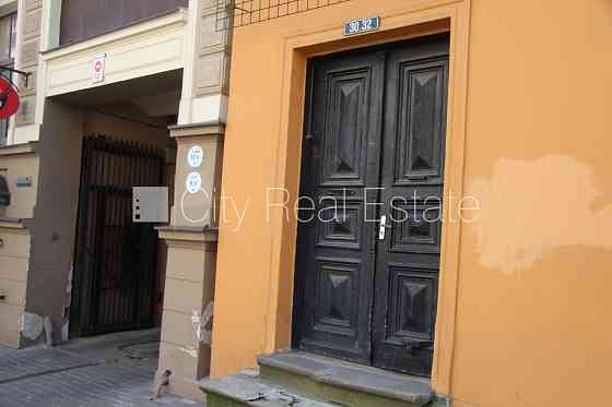 Дом во дворе, фасадный дом, количество квартир в здании 30 шт., металическое Рига