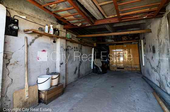 Земля в собственности, территория обнесена забором, закрытая территория, гараж Рига