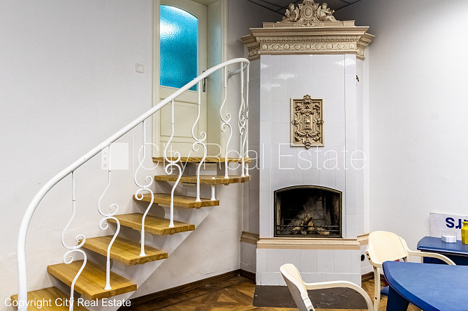 Фасадный дом, фасад с декоративной штукатуркой, места для нескольких машин, вход Рига - изображение 2