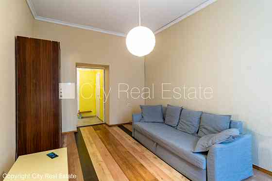 Здание во дворе, реновированный дом, закрытый двор, вход со двора, лифт, Рига