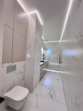 Фасадный дом, реновированный дом, возможность аренды парковки, лестничная клетка Рига - изображение 17