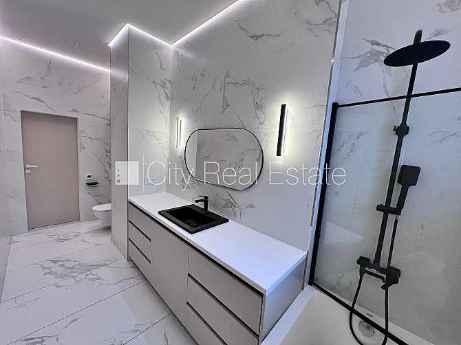 Фасадный дом, реновированный дом, возможность аренды парковки, лестничная клетка Рига - изображение 15