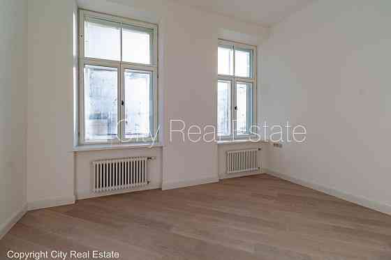 Фасадный дом, реновированный дом, фасад с декоративной штукатуркой, закрытый Rīga