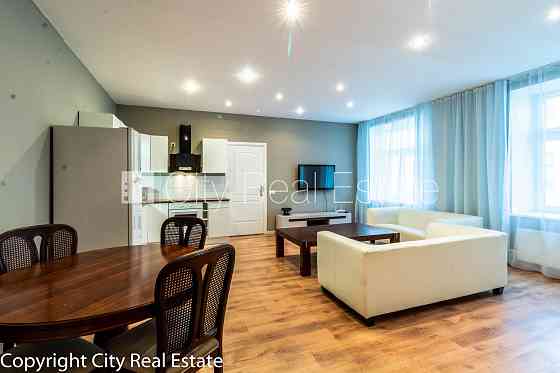 Фасадный дом, реновированный дом, закрытый двор, возможность аренды парковки, Rīga