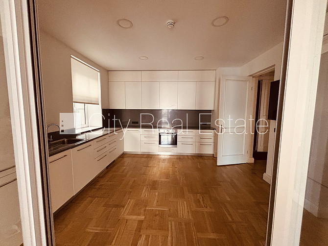 Реновированный дом, место для машины, объект охраняет физическая охрана, Рига - изображение 6