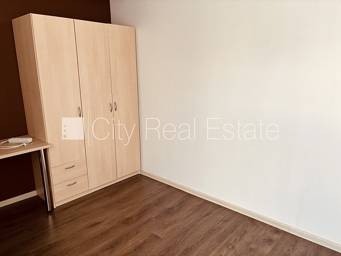 Fasādes māja, renovēta māja, teritorijas iebrauktuves vārti aprīkoti ar automatizētu Rīga - foto 7