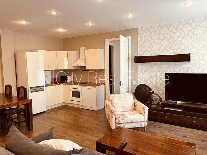 Fasādes māja, renovēta māja, teritorijas iebrauktuves vārti aprīkoti ar automatizētu Rīga - foto 1