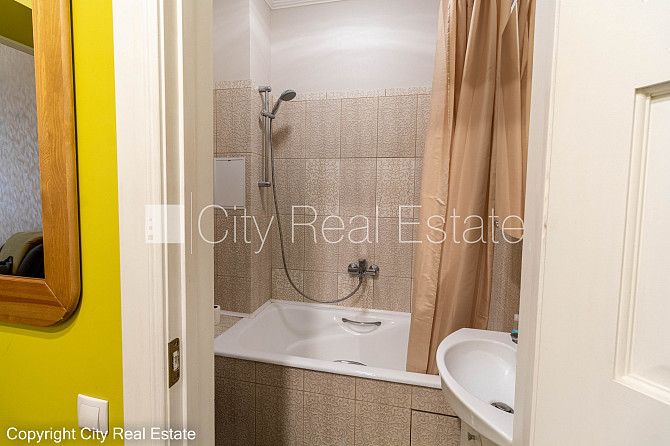 Здание во дворе, реновированный дом, закрытый двор, во дворе детская игровая Рига - изображение 7