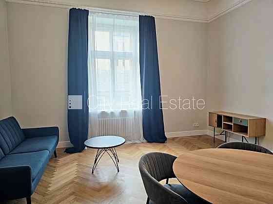 Фасадный дом, реновированный дом, закрытый двор, вход с улицы и со двора, лифт, Рига