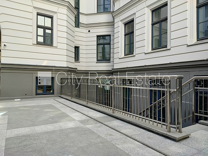 Фасадный дом, реновированный дом, закрытый двор, вход с улицы и со двора, лифт, Рига - изображение 14