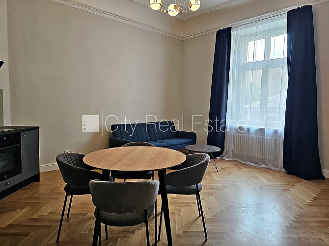 Фасадный дом, реновированный дом, закрытый двор, вход с улицы и со двора, лифт, Рига - изображение 4