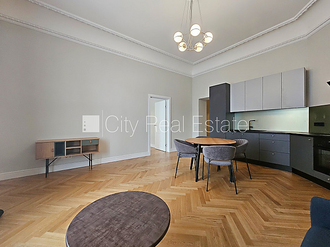 Фасадный дом, реновированный дом, закрытый двор, вход с улицы и со двора, лифт, Рига - изображение 2