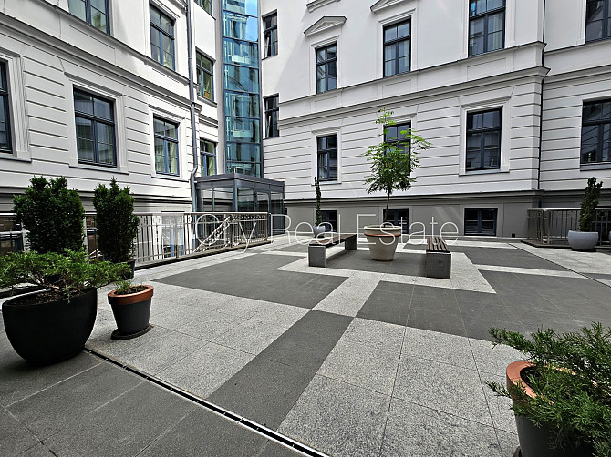 Фасадный дом, реновированный дом, закрытый двор, вход с улицы и со двора, лифт, Рига - изображение 12