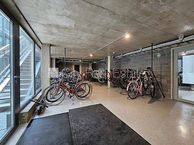 Фасадный дом, реновированный дом, закрытый двор, вход с улицы и со двора, лифт, Рига - изображение 10