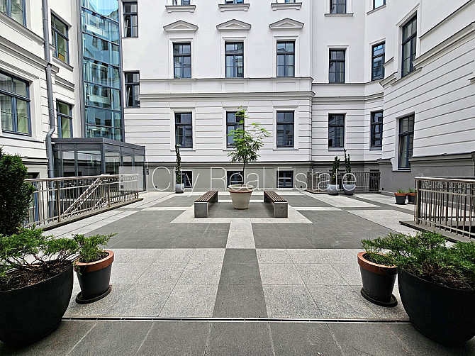 Фасадный дом, реновированный дом, закрытый двор, вход с улицы и со двора, лифт, Рига - изображение 11