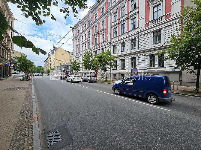 Фасадный дом, реновированный дом, закрытый двор, вход с улицы и со двора, лифт, Рига - изображение 18