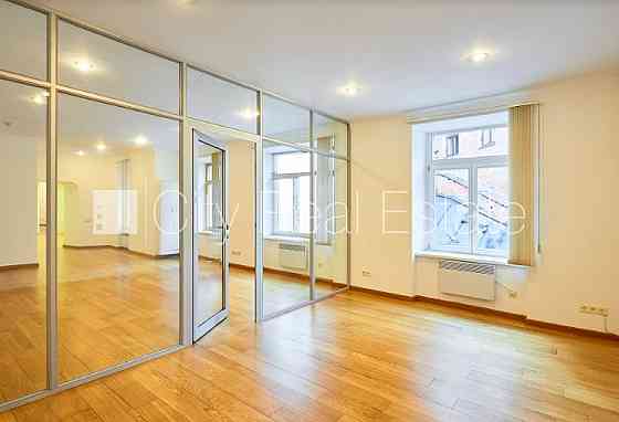 Фасадный дом, реновированный дом, благоустроенная озеленённая территория, Рига