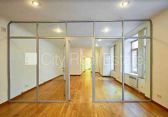 Фасадный дом, реновированный дом, благоустроенная озеленённая территория, Рига