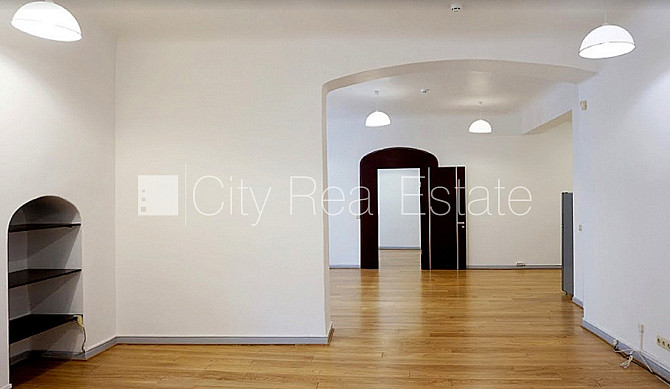 Фасадный дом, реновированный дом, благоустроенная озеленённая территория, Рига - изображение 7