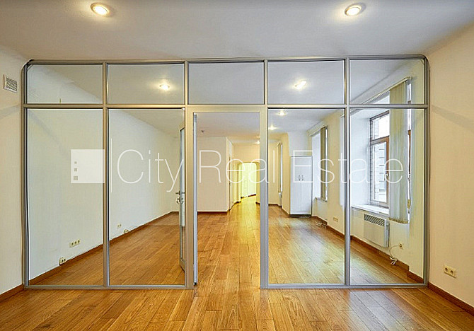 Фасадный дом, реновированный дом, благоустроенная озеленённая территория, Рига - изображение 4