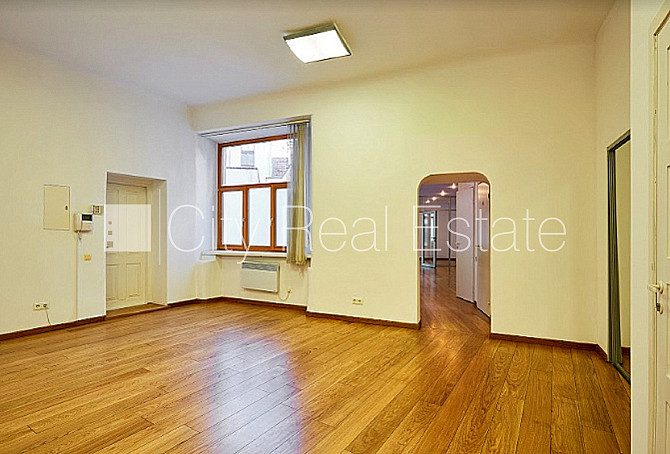 Фасадный дом, реновированный дом, благоустроенная озеленённая территория, Рига - изображение 9