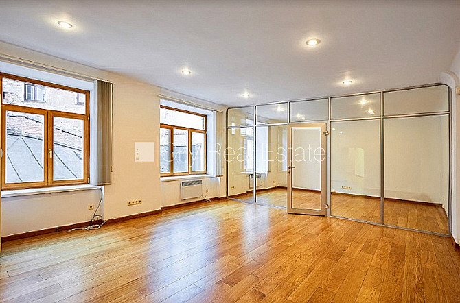 Фасадный дом, реновированный дом, благоустроенная озеленённая территория, Рига - изображение 5