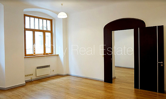 Фасадный дом, реновированный дом, благоустроенная озеленённая территория, Рига - изображение 8