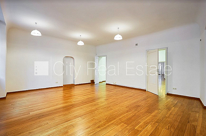 Фасадный дом, реновированный дом, благоустроенная озеленённая территория, Рига - изображение 3