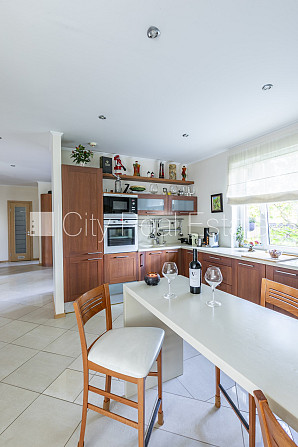 Privātmāja, labiekārtota apzaļumota teritorija 1350 m2, slēgts pagalms, vieta vairākām Jūrmala - foto 20