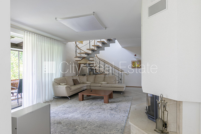 Privātmāja, labiekārtota apzaļumota teritorija 1350 m2, slēgts pagalms, vieta vairākām Jūrmala - foto 14