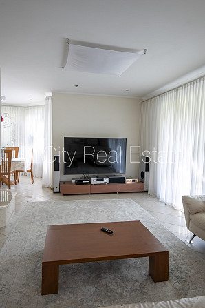 Privātmāja, labiekārtota apzaļumota teritorija 1350 m2, slēgts pagalms, vieta vairākām Jūrmala - foto 13