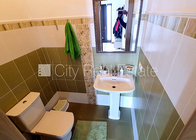 Privātmāja, jaunceltne, labiekārtota apzaļumota teritorija 3300 m2, bruģēts piebraucamais Jūrmala - foto 19