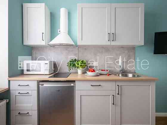 Реновированный дом, лестничная клетка после капитального ремонта, студио, кухня Rīga