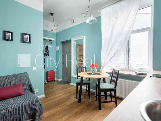 Реновированный дом, лестничная клетка после капитального ремонта, студио, кухня Rīga